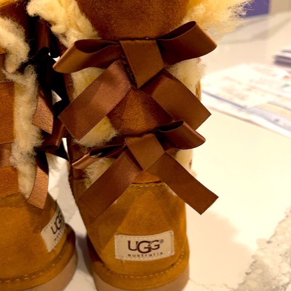 UGGS Bailey Bow size 6 - Picture 2 of 7